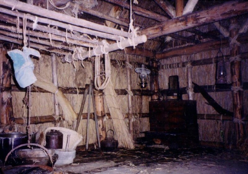 восстановленный дом Ота после нападения медведя цбийцы