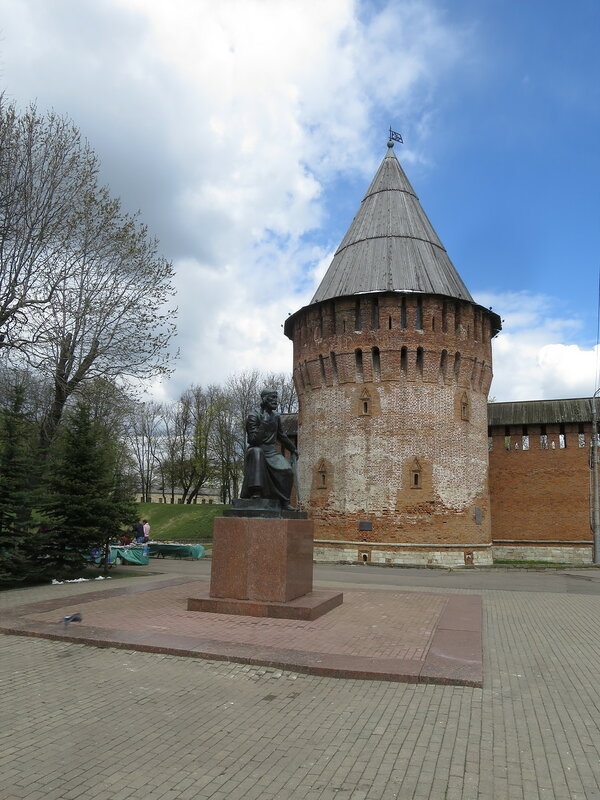 Громовая башня (24) и памятник Федору Коню