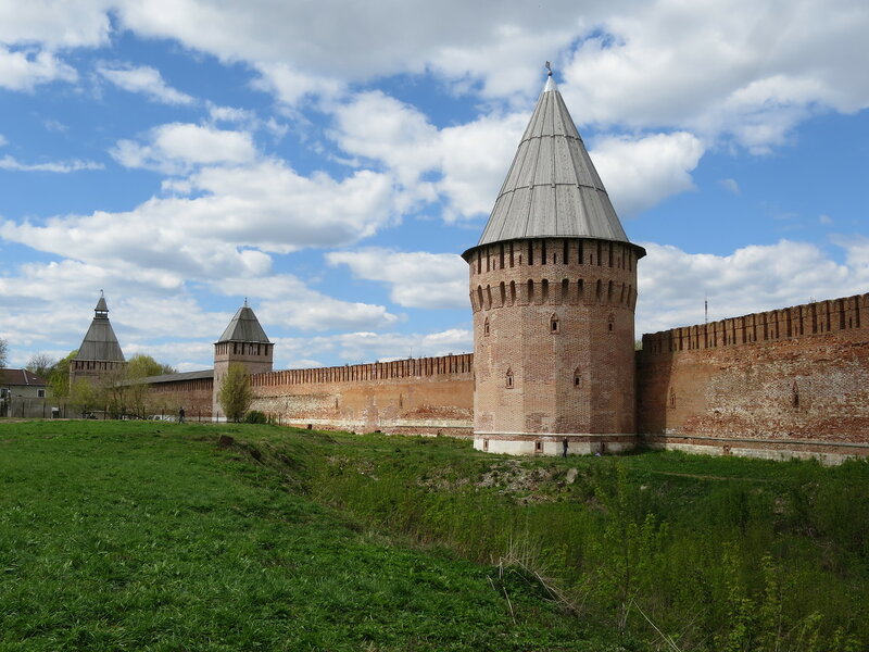 Юго-восточная стена. Башни Долгочевская, Зимбулка и Никольские ворота 