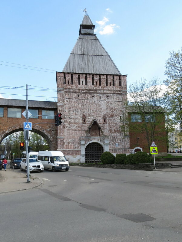 Никольские ворота (15) со стороны города