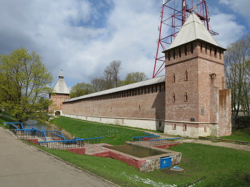 Башня Бублейка (25) и Копытенские ворота (26)