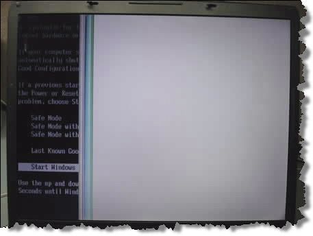 Правая сторона экрана ноутбука полностью белая