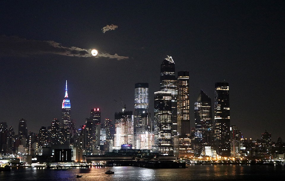 Снимок сделан в небе над Нью-Йорком Фото: EAST NEWS