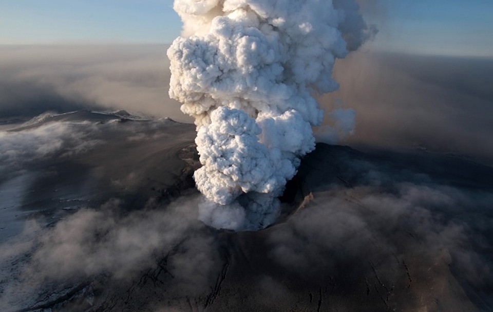 Извержение исландского вулкана Эйяфьяллайекюль 