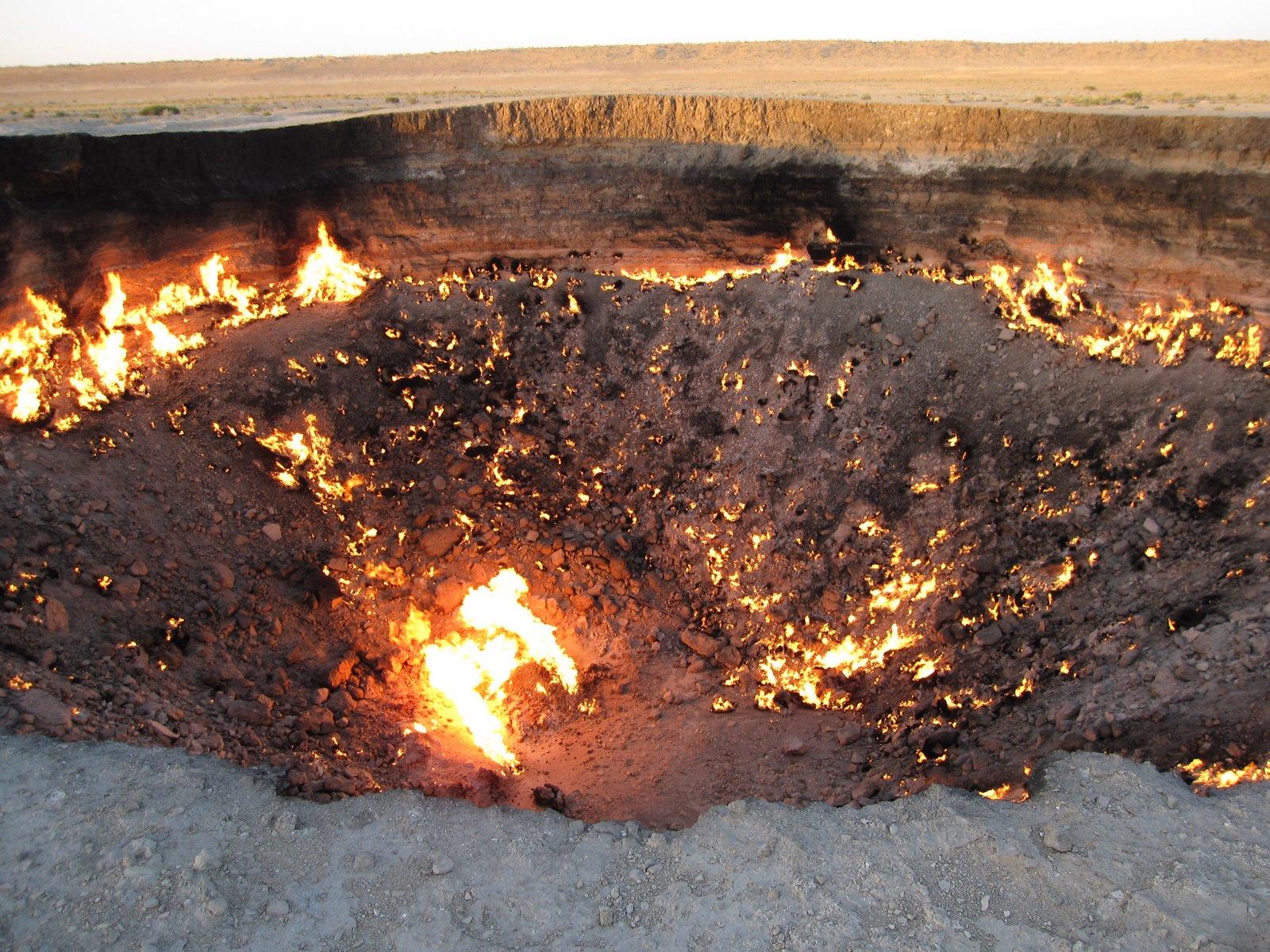 Торф сжигание. Дарваза 2021. Дарваза Туркменистан. Горящий кратер в Туркменистане врата ада. Врата ада в Туркмении.